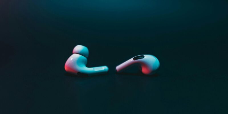 Best Wireless Earbuds UK (2026) – Top Picks for Sound, Value & Everyday Use